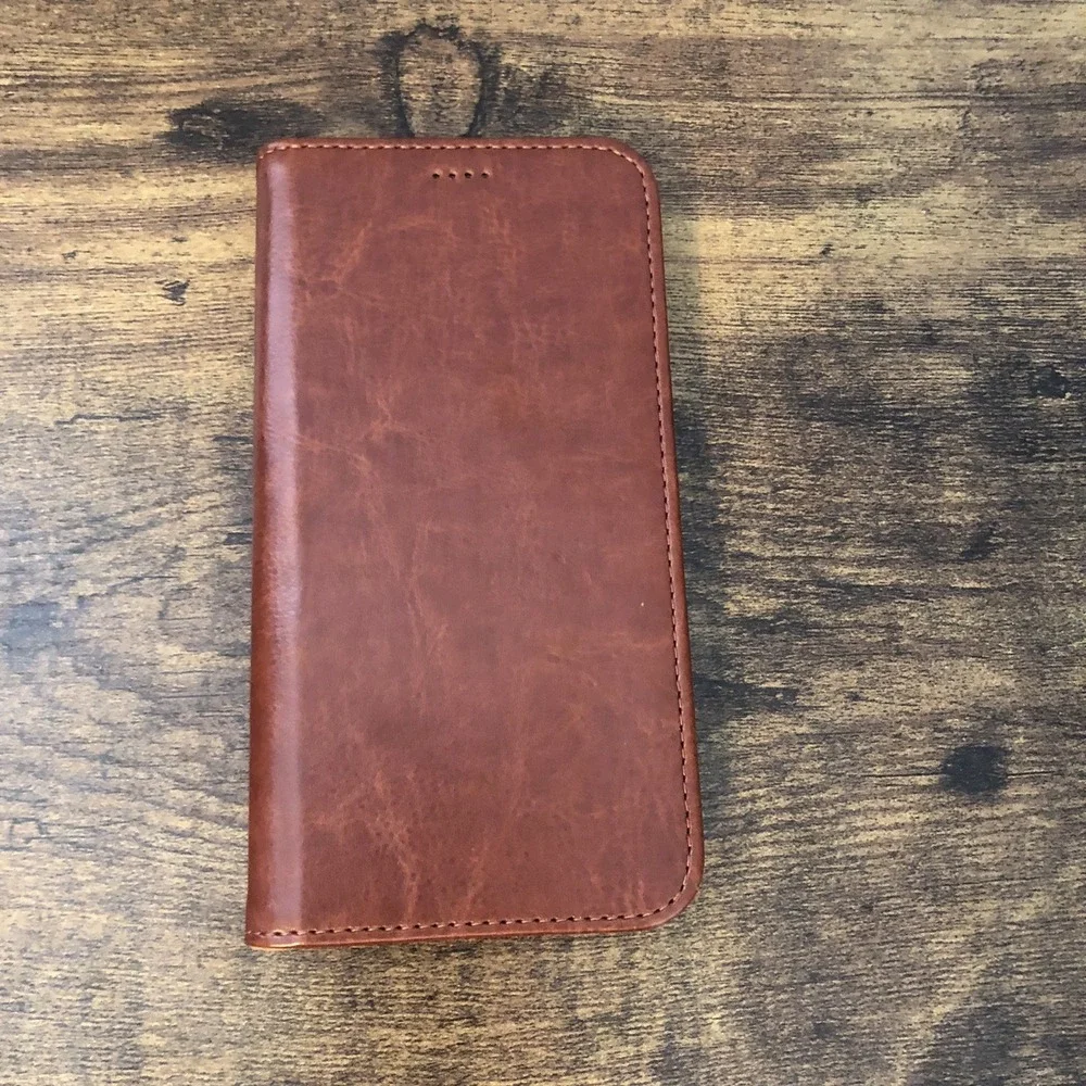 The Unbranded Brand icarercase leather